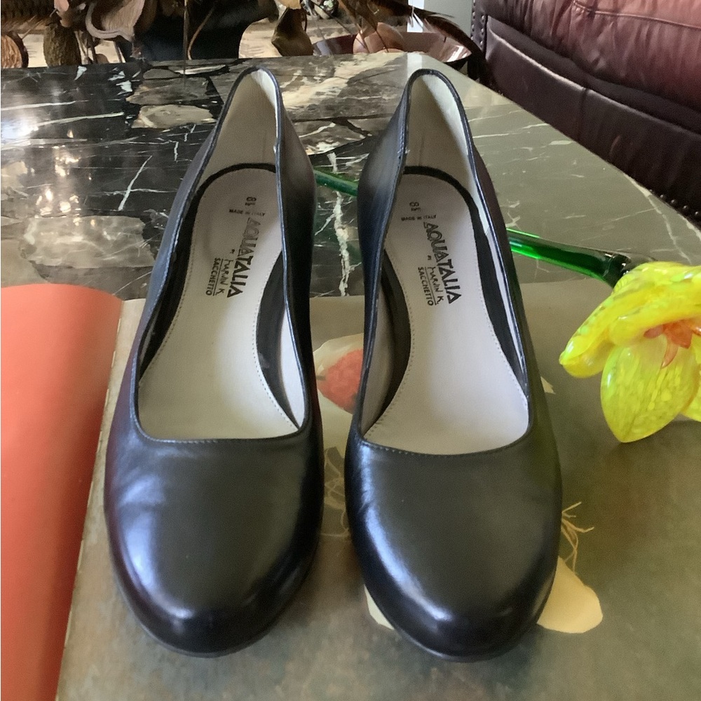 Aquatalia Pasha Black Italian Leather Pumps size 8.5 - Picture 2 of 5